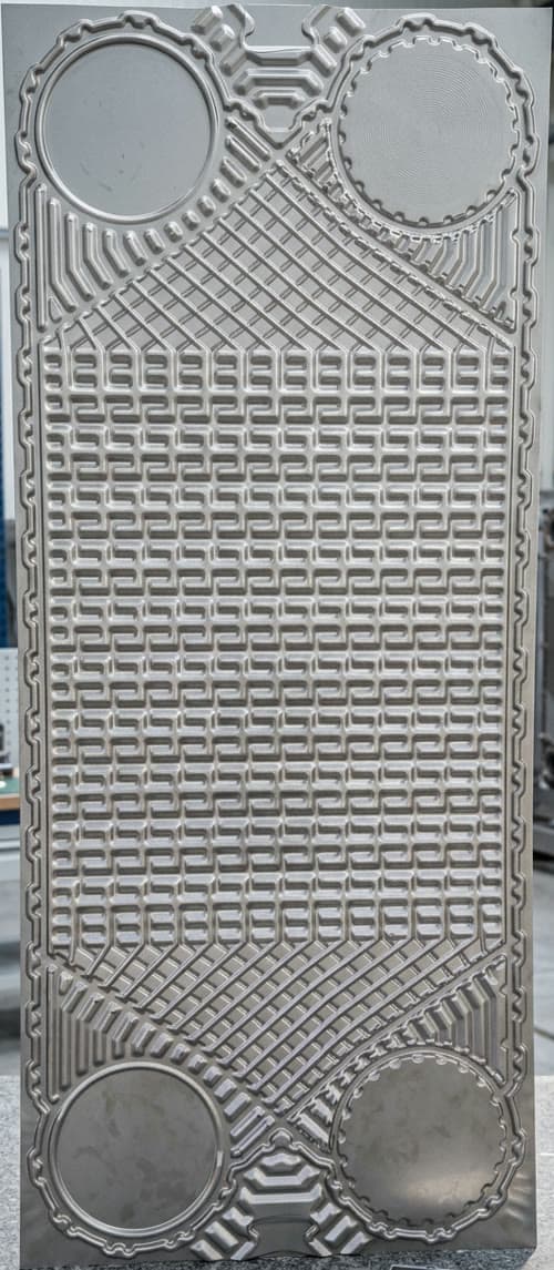 SF160 plate: one of the example wide-gap plate models. The open, interlocking pattern leaves wide free passages between the plates, so fibres and solids pass through.